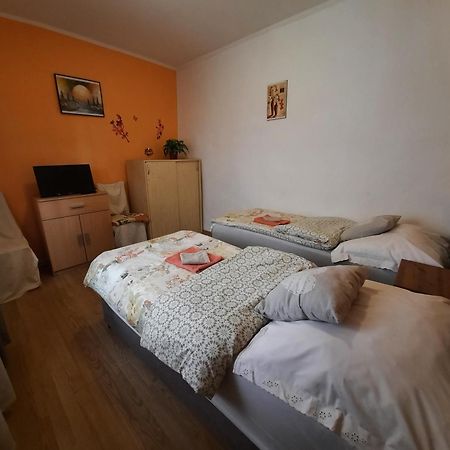 Kis Rigo Vendeghaz Hotel Salgótarján Bagian luar foto