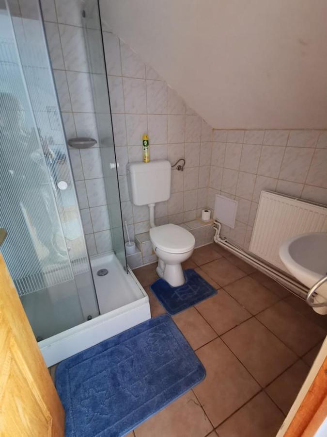 Kis Rigo Vendeghaz Hotel Salgótarján Bagian luar foto