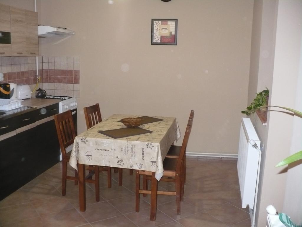 Kis Rigo Vendeghaz Hotel Salgótarján Bagian luar foto