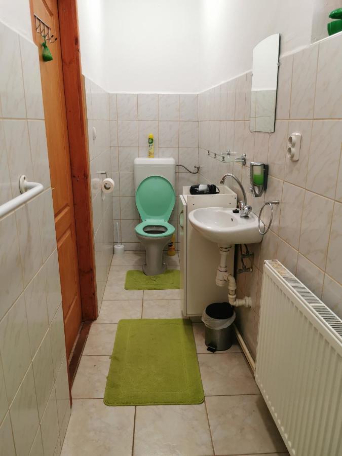 Kis Rigo Vendeghaz Hotel Salgótarján Bagian luar foto