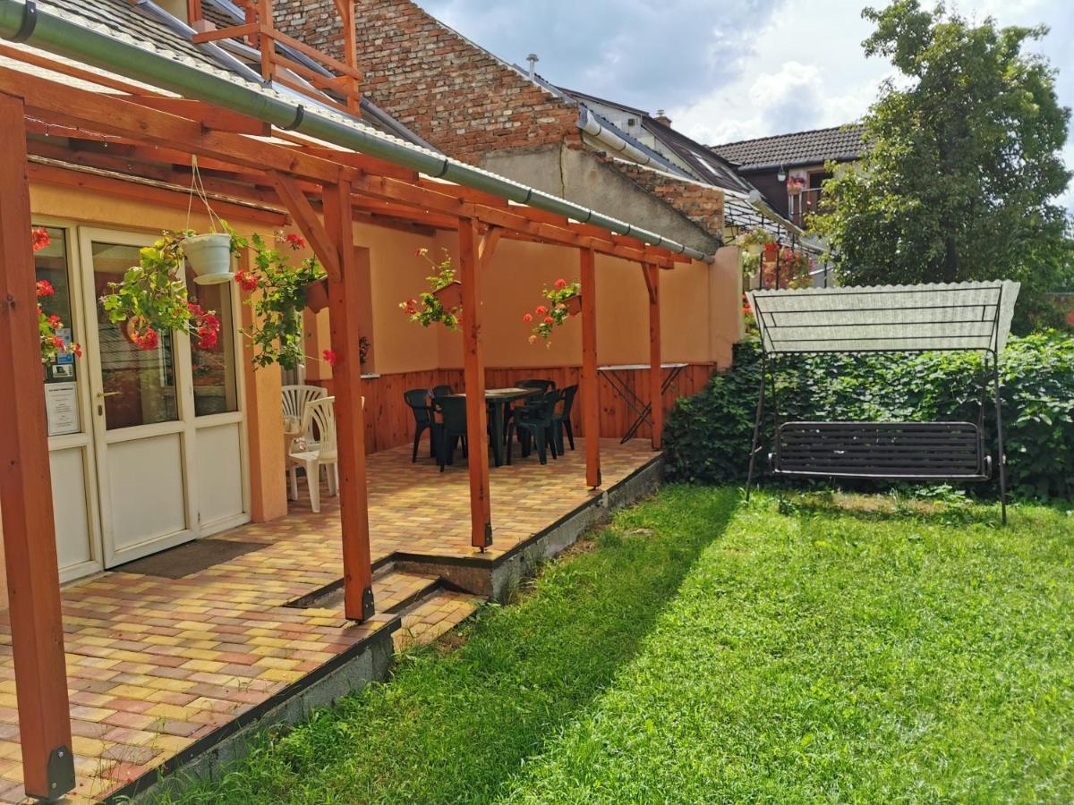Kis Rigo Vendeghaz Hotel Salgótarján Bagian luar foto